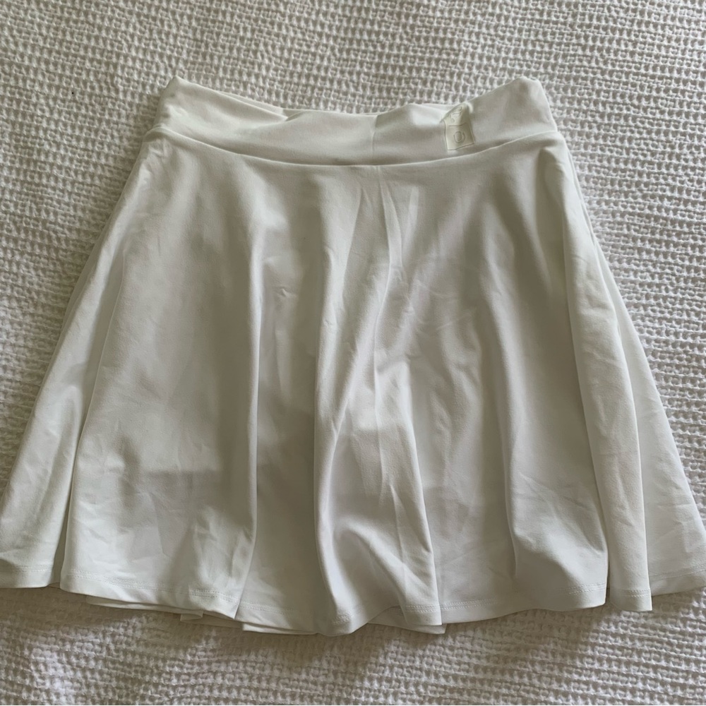 fabletics workout skirt w/ built-in shorts